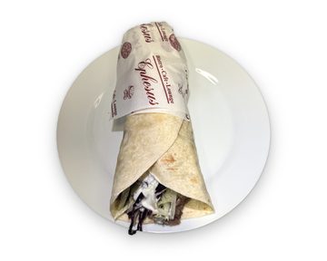 Dürüm im dünnen Fladenbrot gerollt, im Ephesus-Papier eingeschlagen, mit Fleisch, Salat und Sauce